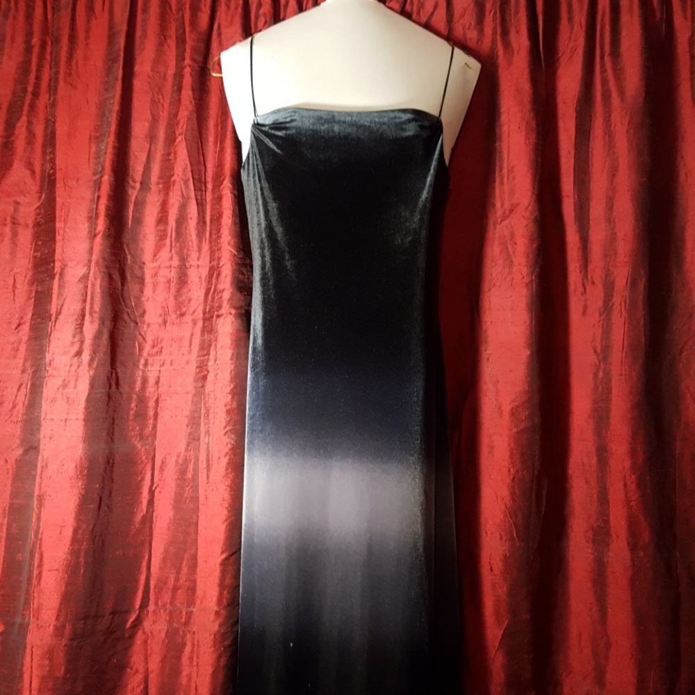 Formal Dress - Picture 3 of 5